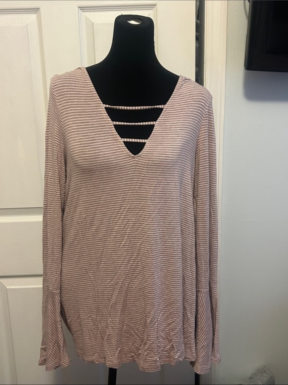 American Eagle Outfitters Mauve & White Striped V‑Neck Long Sleeve Top